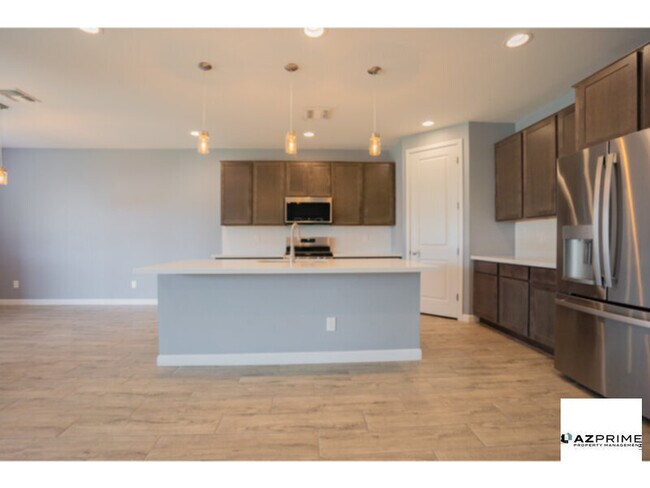 Building Photo - Stylish 3/2.5 Laveen Home - Natural Light ...