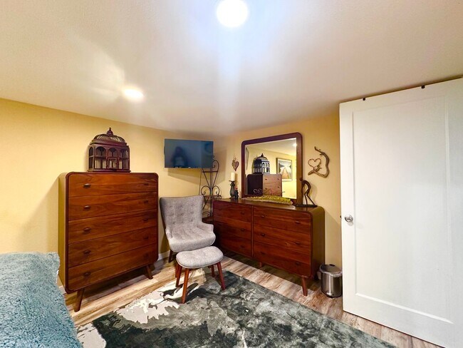 Building Photo - Modern Comfort Meets Convenience – Fully F...