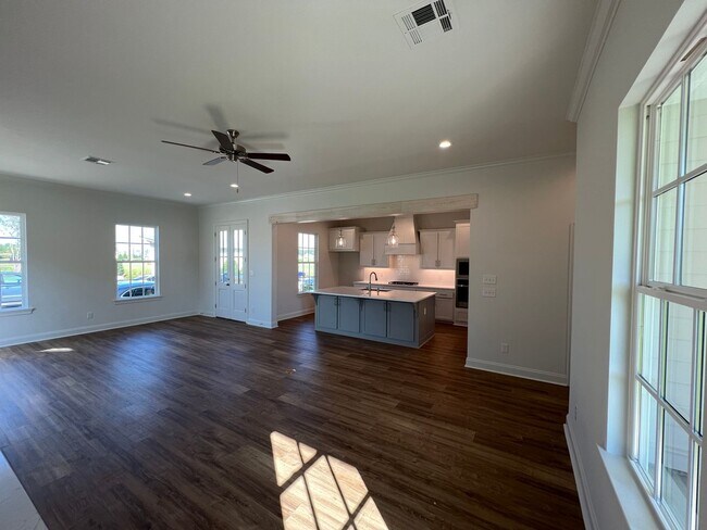 Building Photo - 3BR Home in Desirable Village at Conway – Prime Prairieville Location