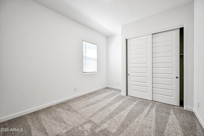 Building Photo - 14913 W Cottontail Ln