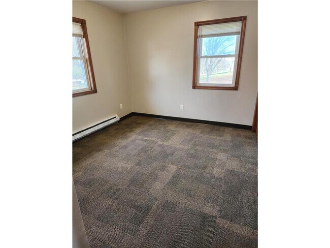 Building Photo - 308 S 3rd St