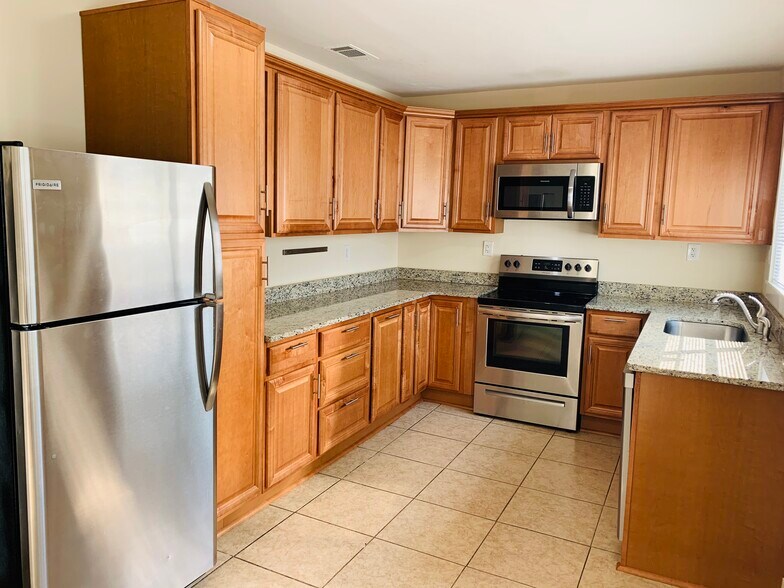 Building Photo - 903 Montgomery St