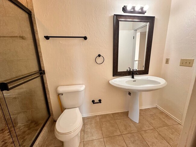 Building Photo - Spacious 4 Bed in Deer Creek