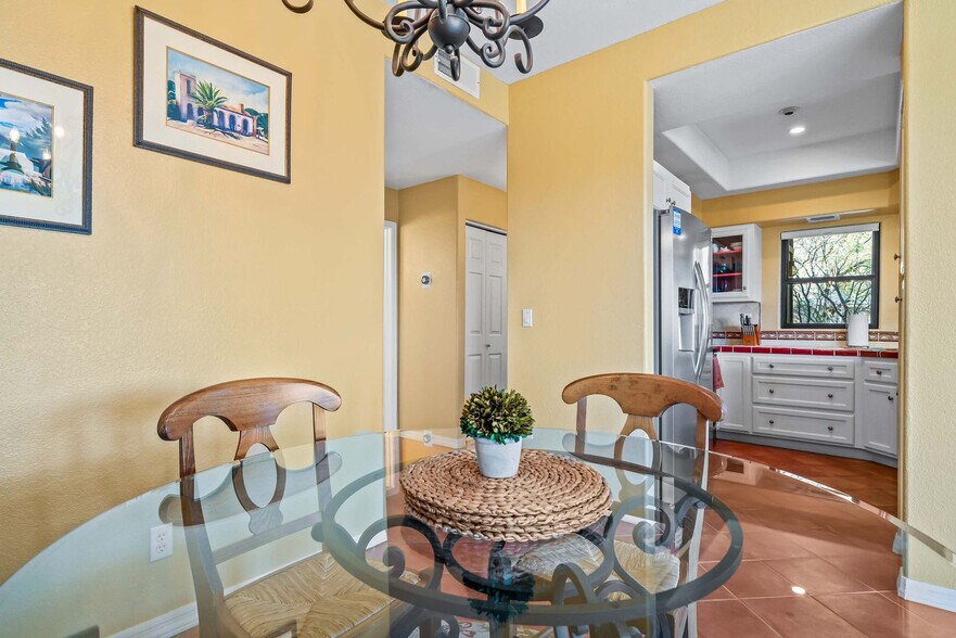 Building Photo - 6655 N Canyon Crest Dr