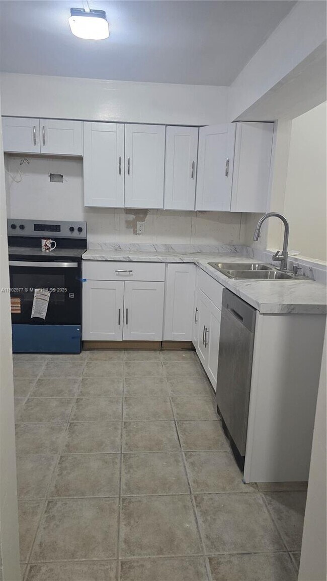 Building Photo - 7503 NW 44th Ct