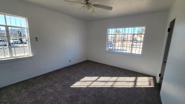 Building Photo - 906 Driver Cir