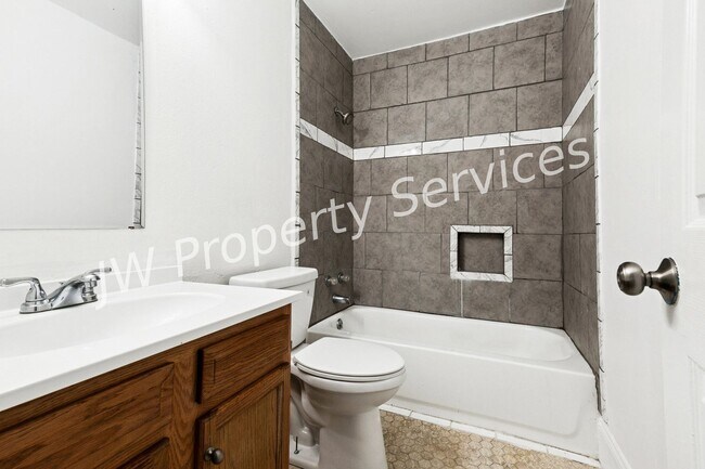 Building Photo - 2203-2203 Octavia Dr