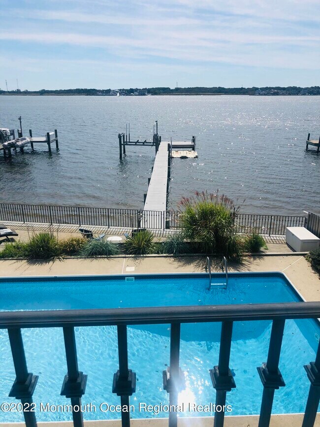 Building Photo - 709 Princeton Ave