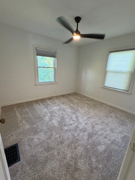Building Photo - 4209 Oakridge Dr