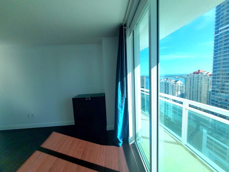 Building Photo - 951 Brickell Ave