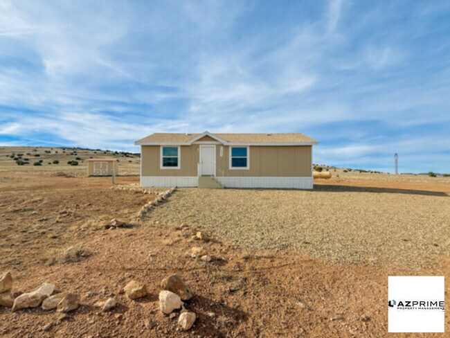 Building Photo - Country Living in this Exceptional 2/2 Seligman Manufactured Home!