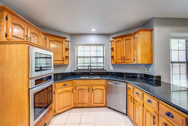 Building Photo - 3914 Meadow Dr