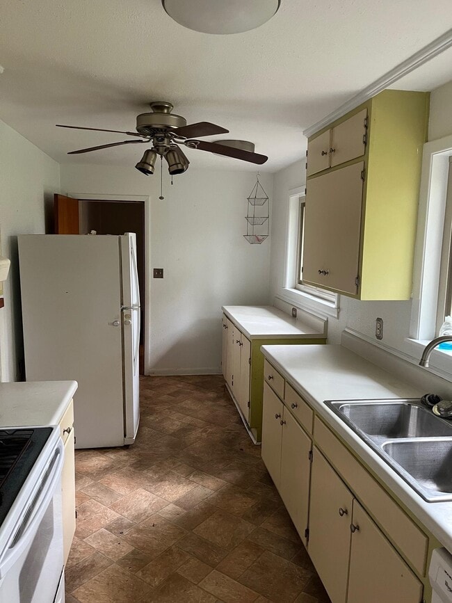 Building Photo - 2208 Joyner Dr