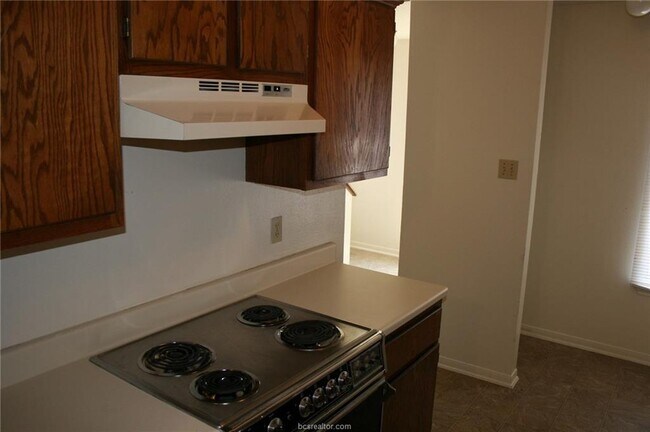 Building Photo - 1805 Woodsman Dr