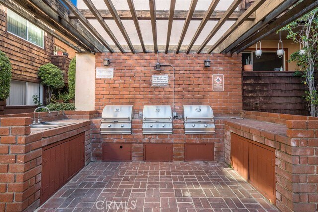 Building Photo - 5403 Newcastle Ave