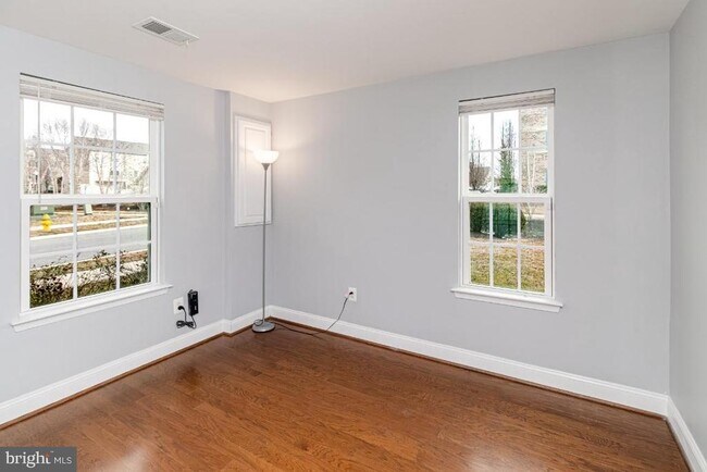 Building Photo - 5525 Peanuts Ln