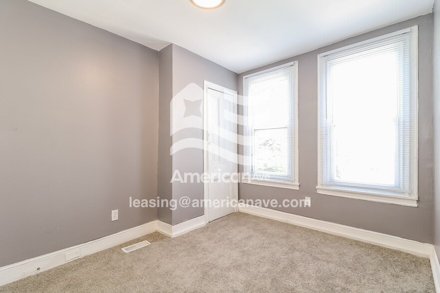 Building Photo - 1345 N Myrtlewood St