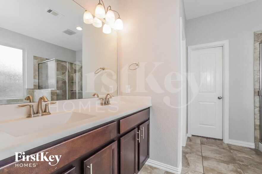 Building Photo - 6730 Trinity Trail Ln