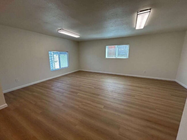 Building Photo - 1525 James St