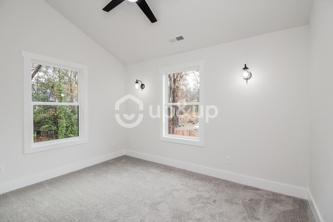 Building Photo - Fantastic 2bd/2ba home! Let yourself in!