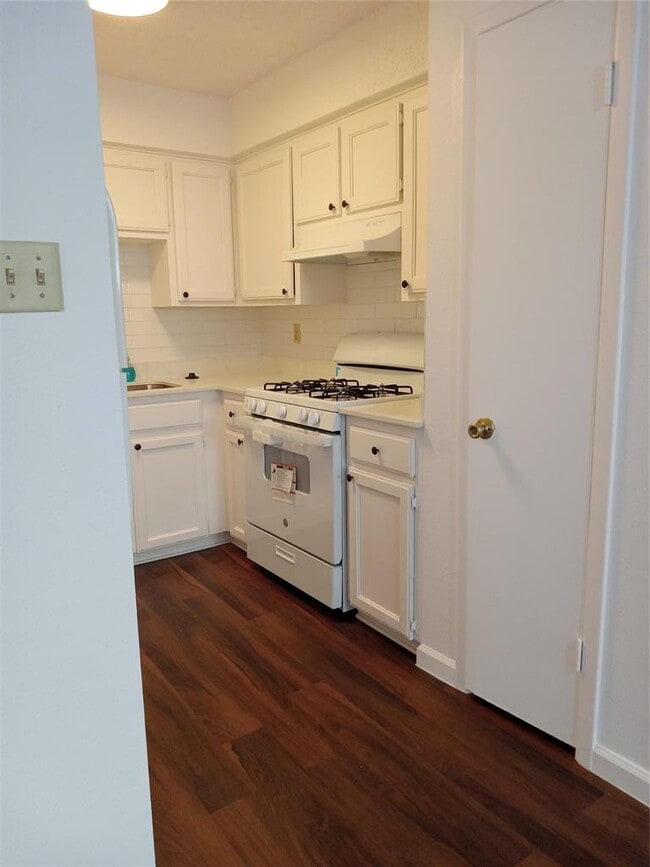 Building Photo - 12900 Hymeadow Dr