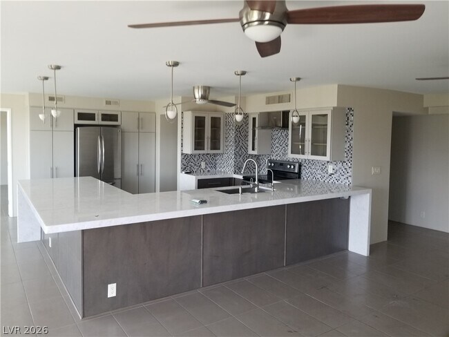 Building Photo - 3111 Bel Air Dr