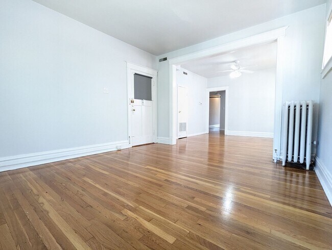 Building Photo - 6408 Alamo Ave