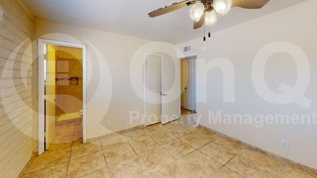 Building Photo - 905 S La Bellota