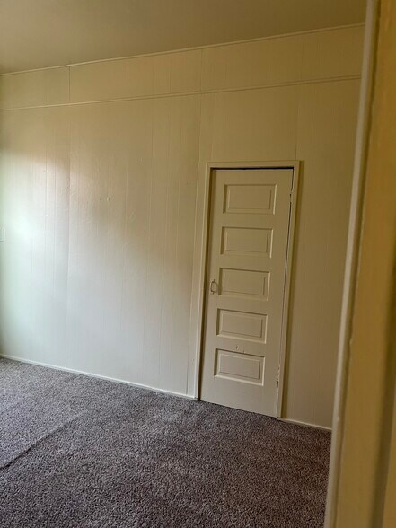 Building Photo - 409 E Rose St