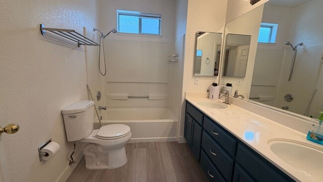 Building Photo - 3 Bed 2 Bath Available in Sunnyvale, CA!