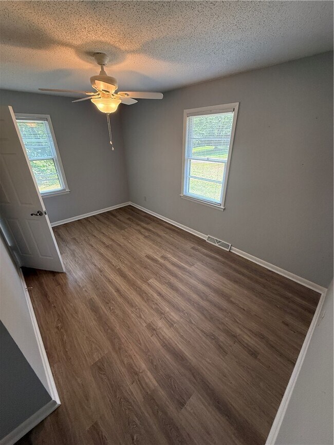 Building Photo - 112 Lynwood Dr