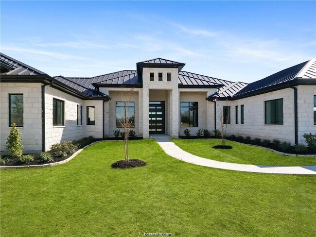 Building Photo - 4558 Hicks Ln
