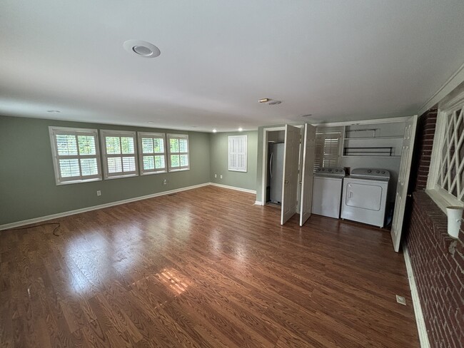 Building Photo - 726 Wisteria Dr