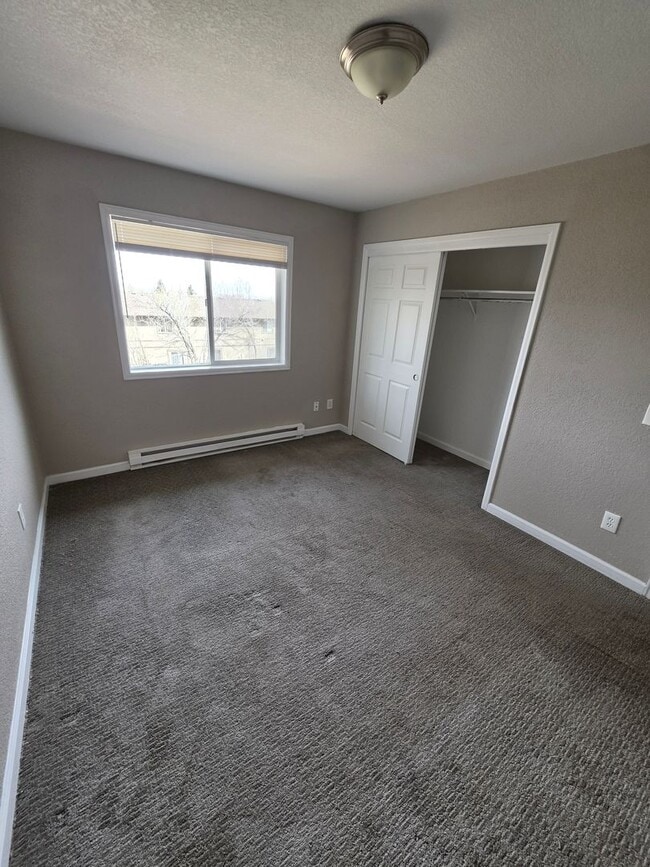 Building Photo - 2 Bedroom Apartment Available Near Regis!