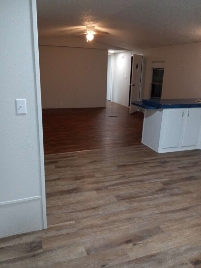 Building Photo - 3000 Poplar St