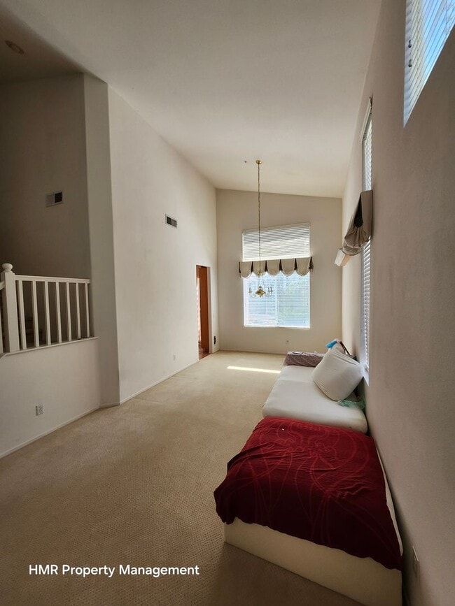 Building Photo - Beautiful two-story in Hunter's Ridge