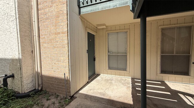 Building Photo - 250 El Dorado Blvd