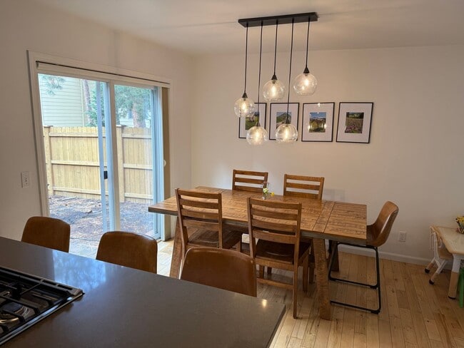Building Photo - Beautiful 3 Bed/2.5 Bath Home in West Bend - Albany Ave