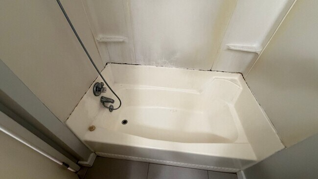 Building Photo - Clayton Townhouse 2 bedrooms 2 bathrooms 2 car garage