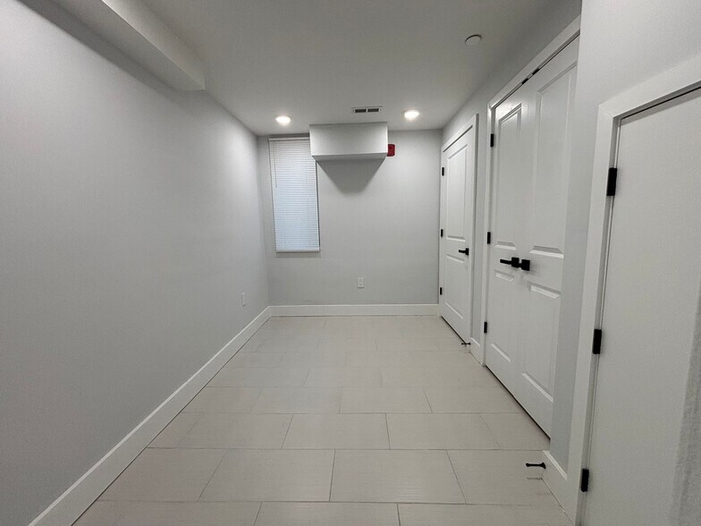 Building Photo - 1027 W Dauphin St