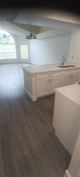 Building Photo - 2719 N Poinciana Blvd