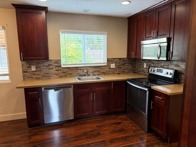 Building Photo - Unique 5 Bedroom 2 Story w/ Solar Suisun *...