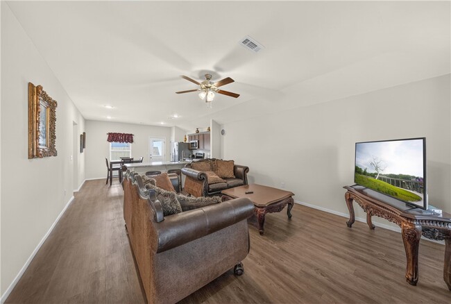 Building Photo - 8110 Dogwood Dr