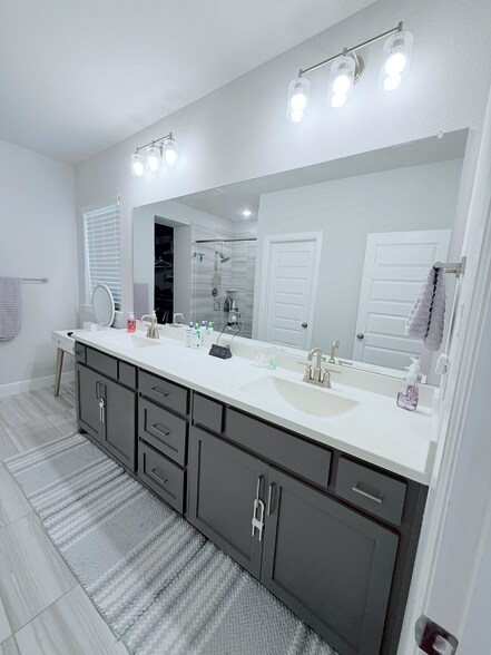 Building Photo - 8641 Spindletop Dr