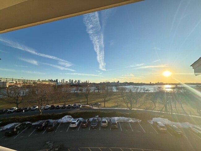 Building Photo - 160 Commandants Wy