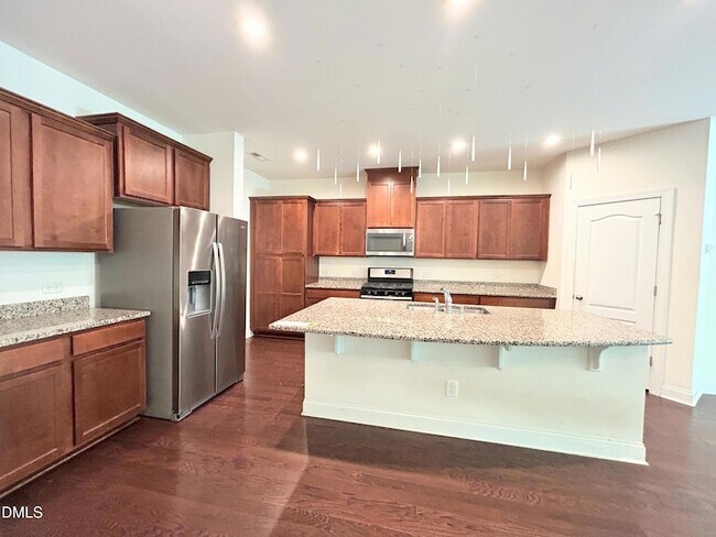 Building Photo - 735 Lampwick Ln