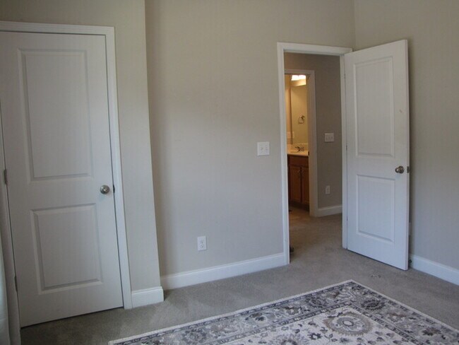 Building Photo - 349 Papyrus Pl