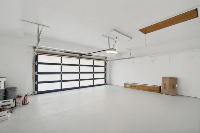 Building Photo - 8525 E Clarendon Ave