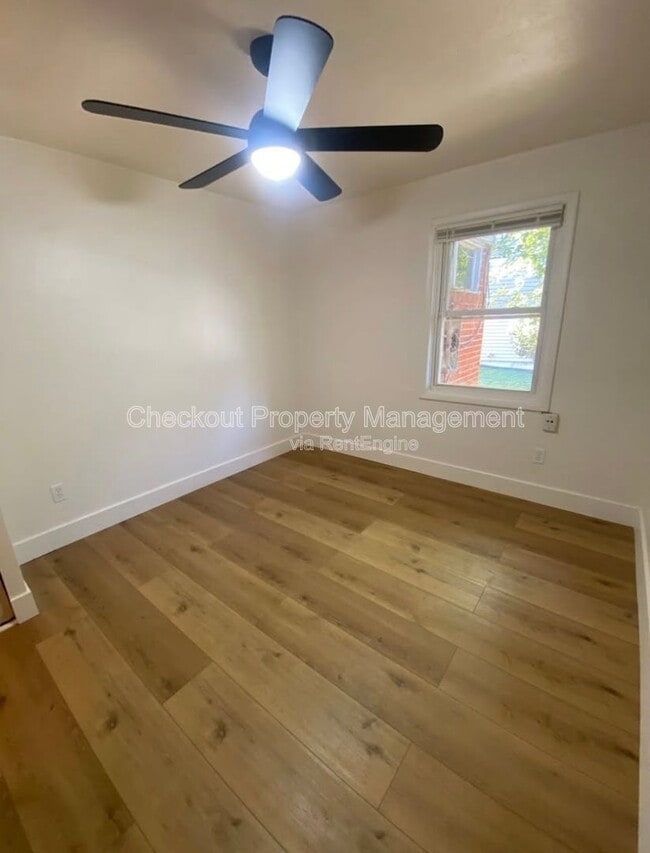 Building Photo - 120 Bellerive Blvd