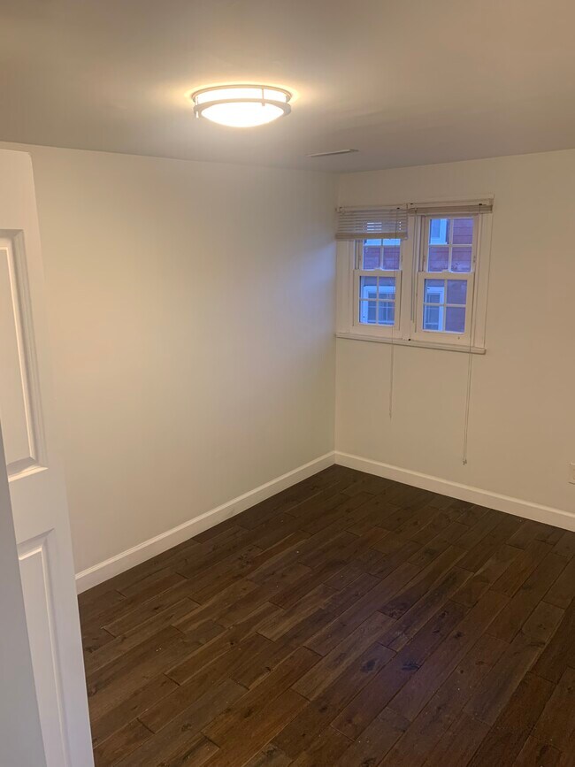 Building Photo - 16 Hillcrest Cir